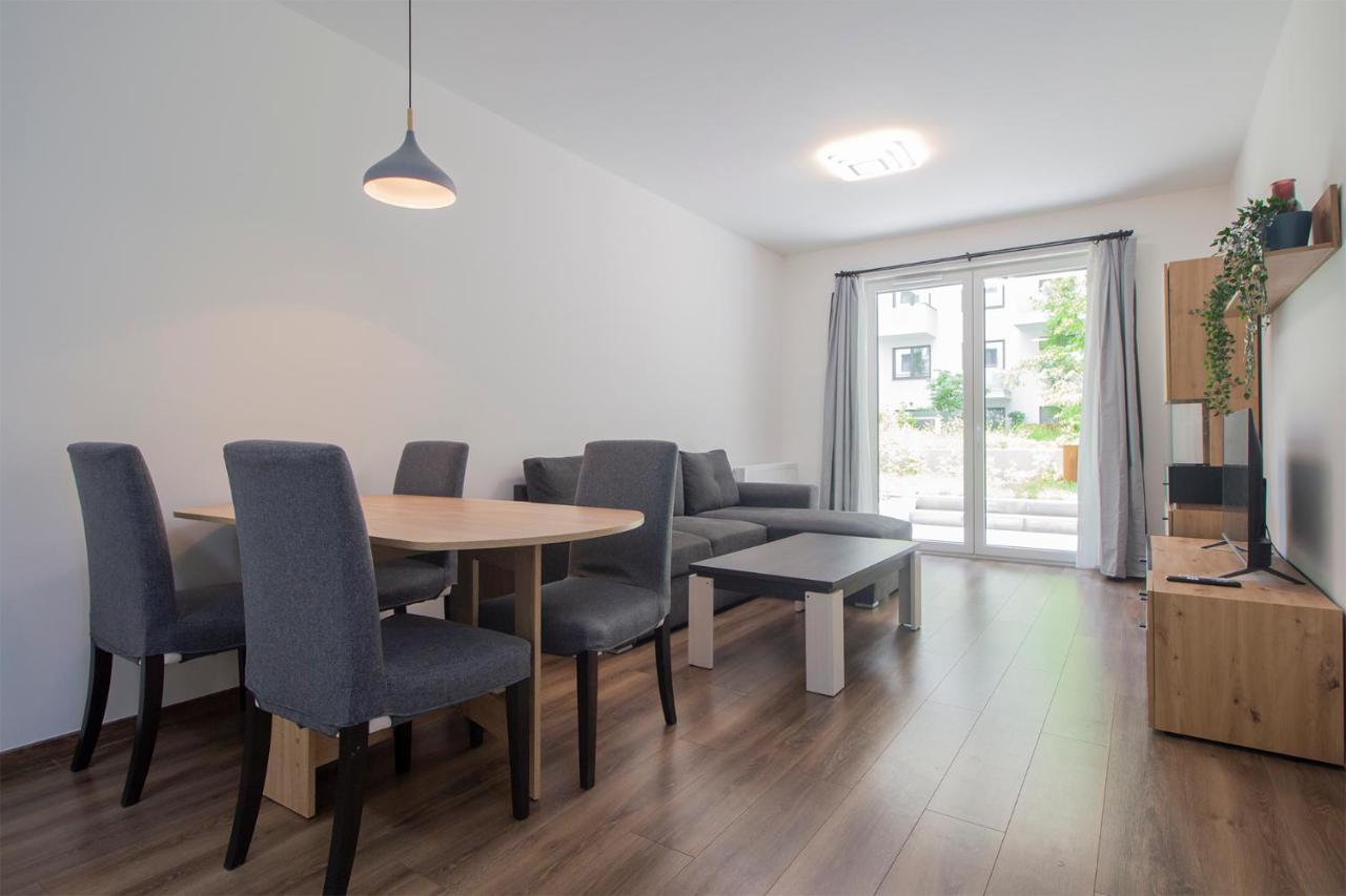 Corvin Modern Two Bedroom Apartment Free Parking Budapest Exterior photo